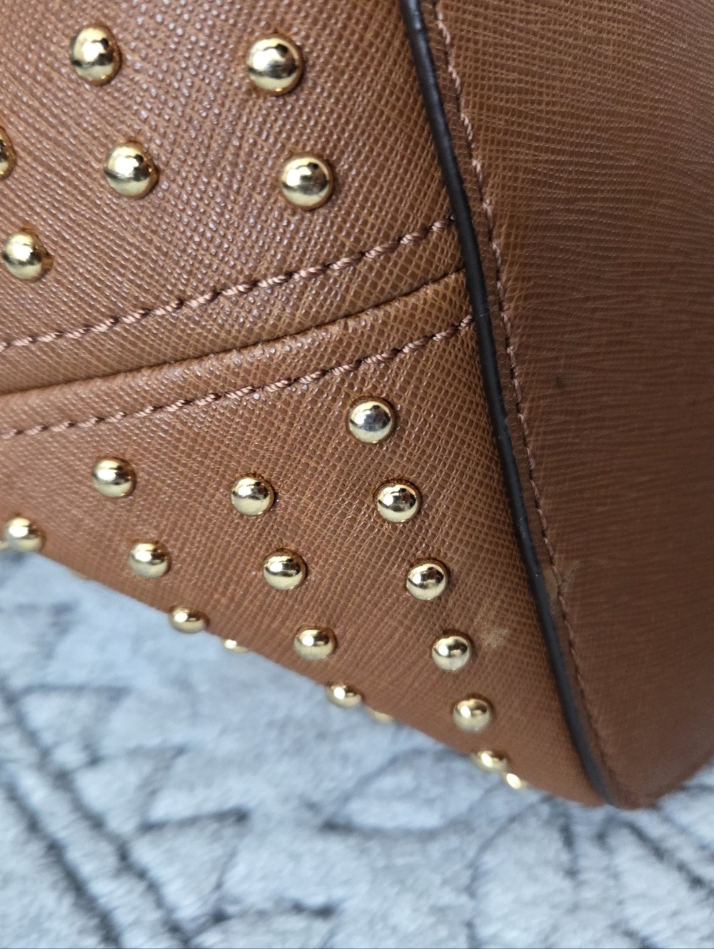 Michael Kors Tan Gold Studded Leather Jet Set Tote Bag Large Size Travel Office - Picture 13 of 16